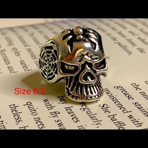 Skull ring